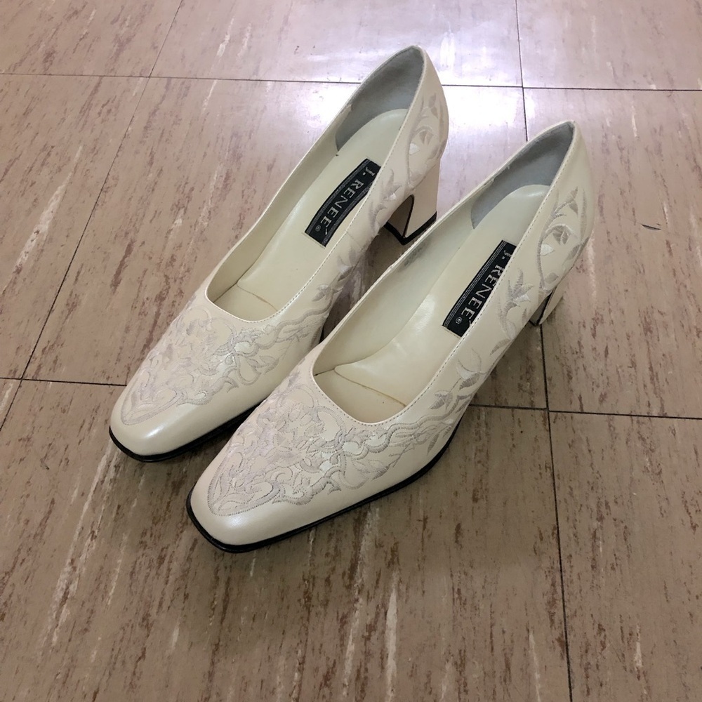 J. Renee Embroidered cream pumps 9.5 FLAW